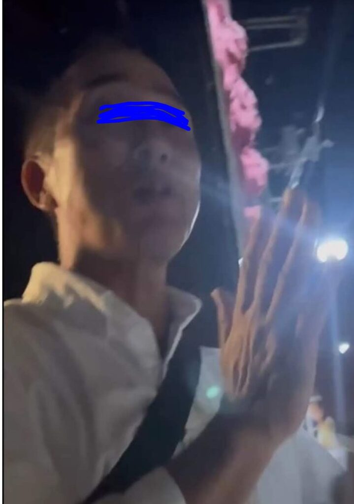 記者に突撃される堀内氏